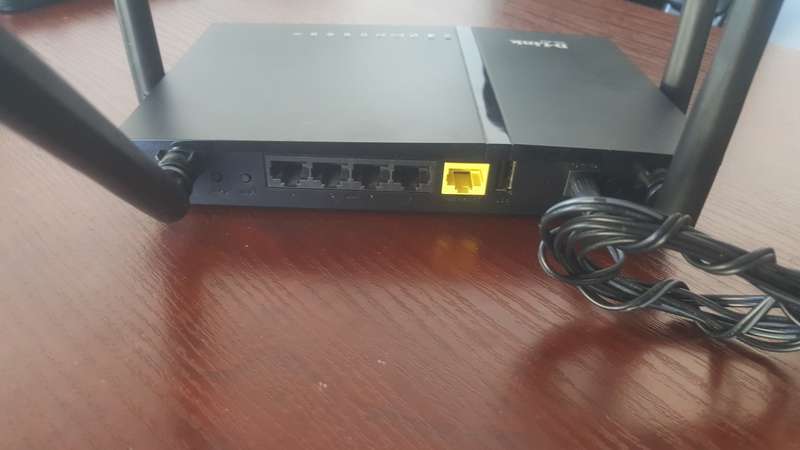 Dlink DIR-825 Wireless AC1200 Dual Band Gigabit Router