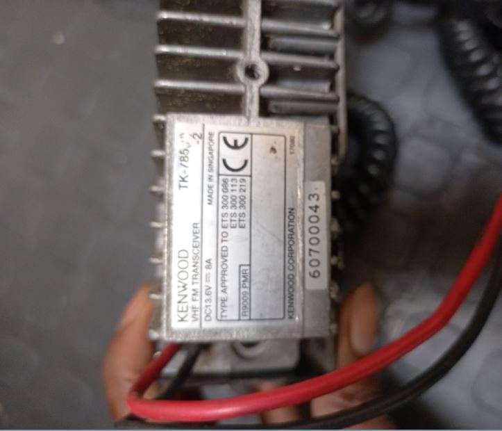 Kenwood VHF EM Transceiver plus 1 Microphone Speaker Tk-785