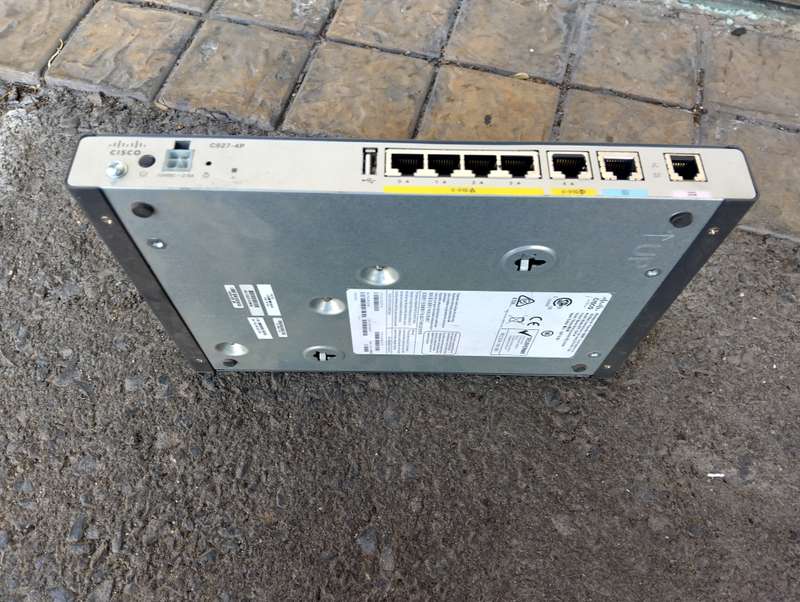 Cisco 900 Series Integrated Services Routers (C927-4P)