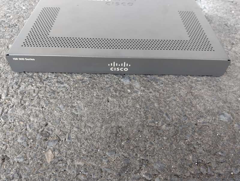 Cisco 900 Series Integrated Services Routers (C927-4P)