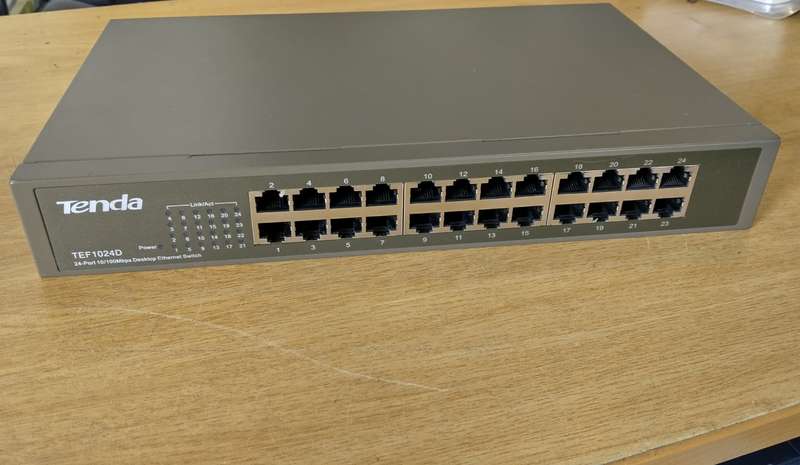 Tenda TEF1024D 24-Port Fast Ethernet Rack Mount Switch