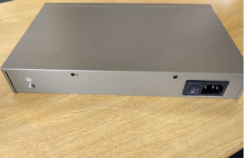 Tenda TEF1024D 24-Port Fast Ethernet Rack Mount Switch