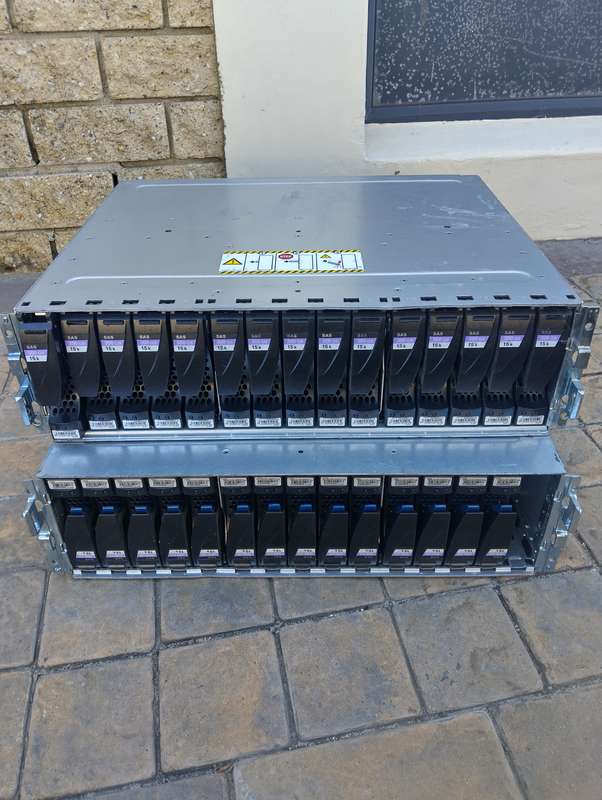 EMC KTN-STL3 SAS Hard Disk Expansion Array 15x 300GB 15K HDD, 2xPSU