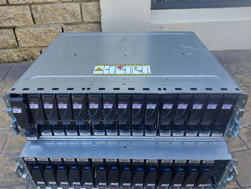 EMC KTN-STL3 SAS Hard Disk Expansion Array 15x 300GB 15K HDD, 2xPSU