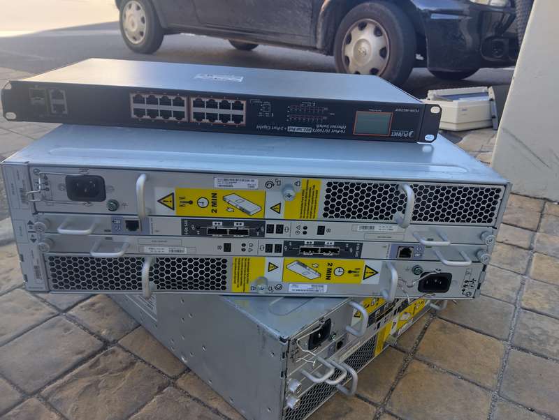EMC KTN-STL3 SAS Hard Disk Expansion Array 15x 300GB 15K HDD, 2xPSU