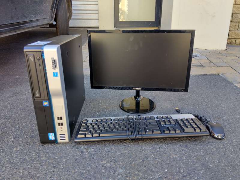Mecer i5 2nd Gen Desktop PC  250g HDD, 4gb RAM, W10, + 19inch Monitor