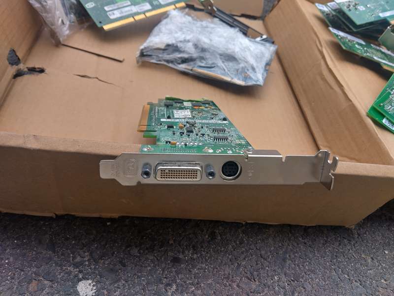 Dell ATI-102-A924 B Radeon X1300 256MB DDR PCI-E Video Card W/ DVI & S-Video out