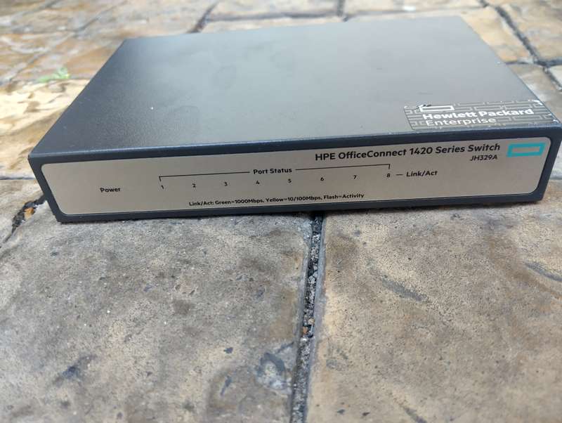 HPE OfficeConnect 1420 8G Switch 8-port Unmanaged Gigabit Ethernet switch