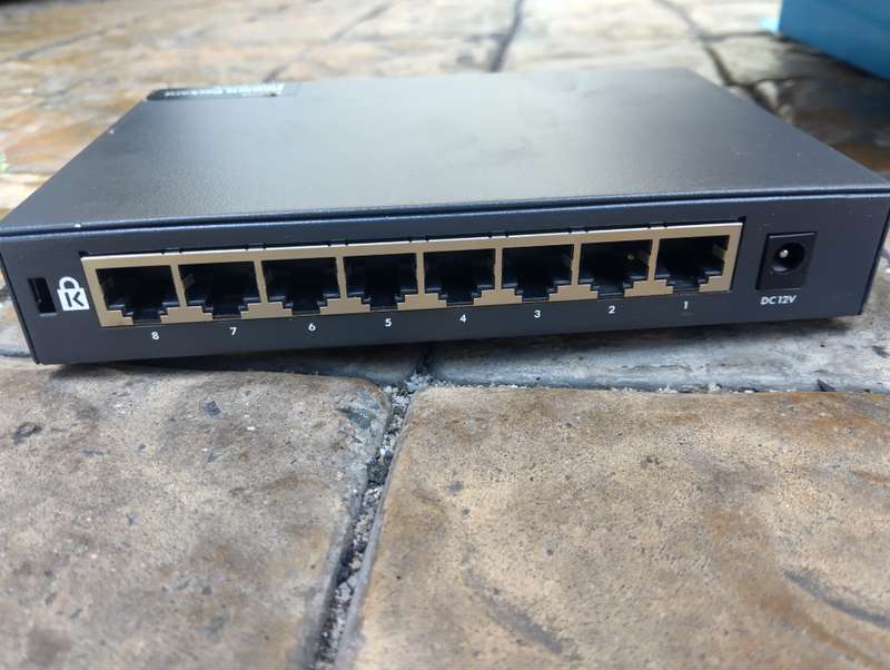 HPE OfficeConnect 1420 8G Switch 8-port Unmanaged Gigabit Ethernet switch