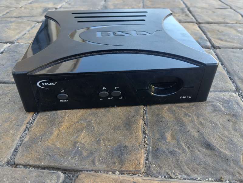 DSTV Decoder DSD 3U with Remote  DSD1132