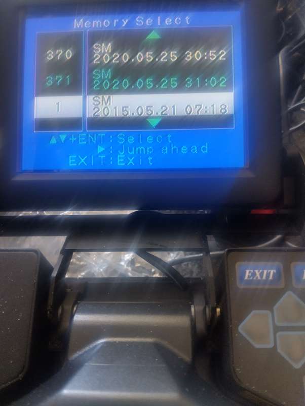 Fujikura FSM-40S Arc Fusion Splicer (Works on charger-Battery cant hold power)