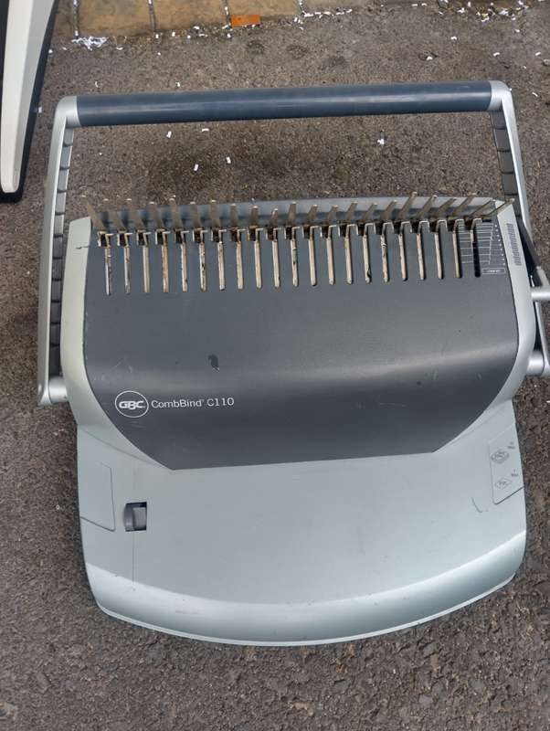 GBC CombBind C110 Spiral Binding Machine (max: 15sheet punching capacity)