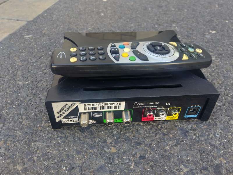 DSTV Decoder DSD 3U with Remote  DSD1132