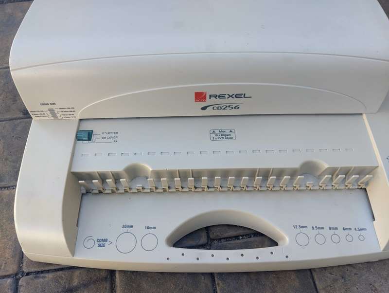 Rexel CB256 Spiral Binding Machine (max: 15sheet punching capacity)