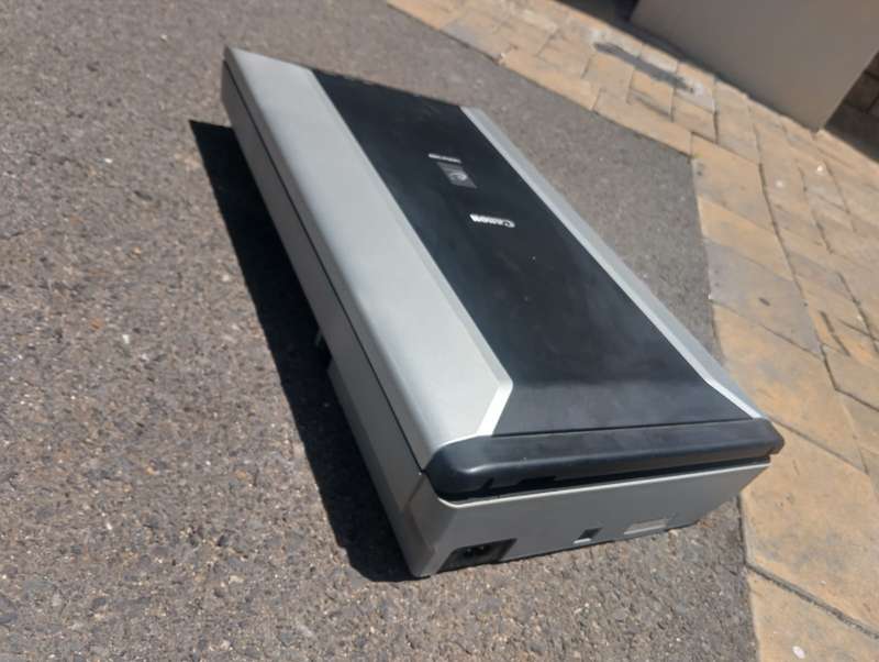 Canon CanoScan 5600F Color Image Scanner