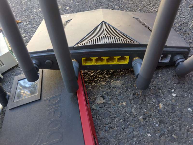 D-Link Fibre LTE CAT6 Wi-Fi AC1200 Dual Band Gigabit Router (DWR-957M)