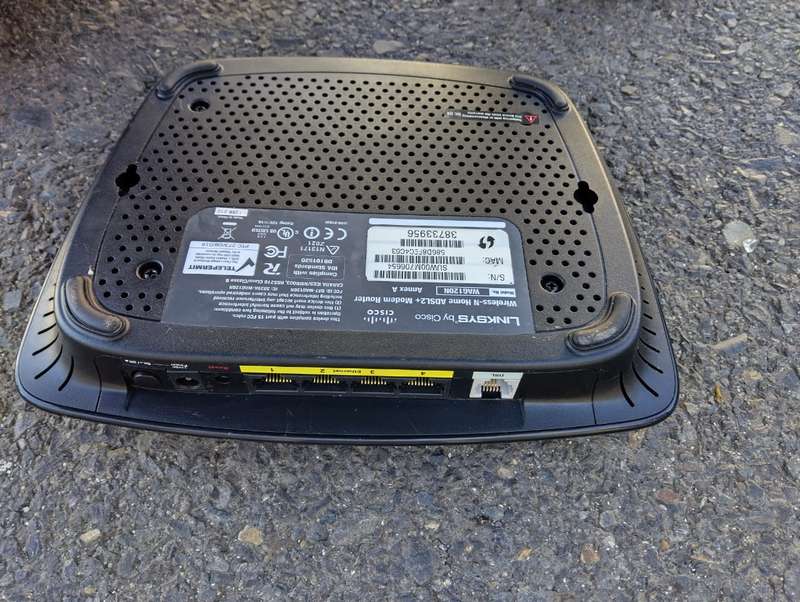Cisco Linksys WAG120N Wireless-N Home ADSL2+ Modem Router
