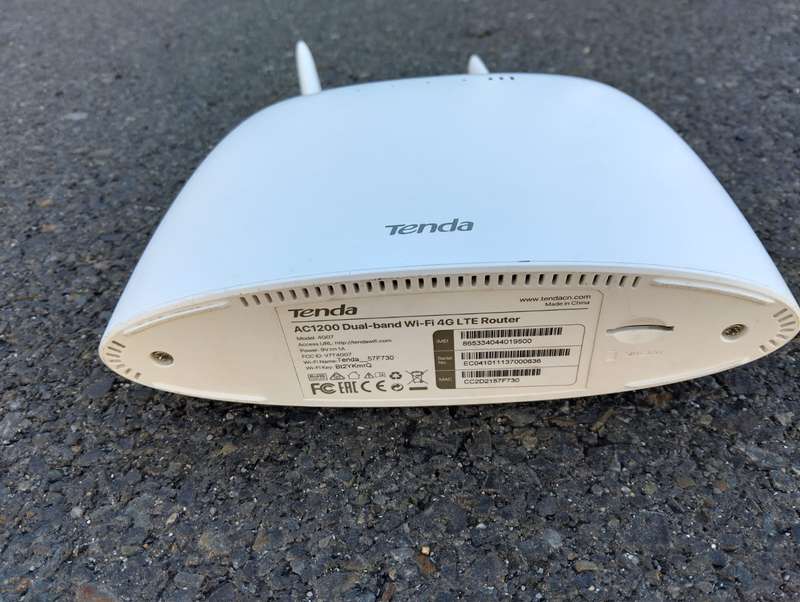Tenda AC1200 Dual Band 4G Wireless SIM Card LTE Router  Model:4G07