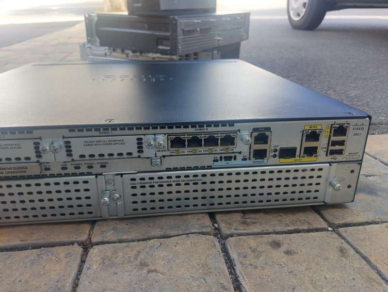Cisco 2900 Series Integrated Services Router - Cisco 2921/K9 V06