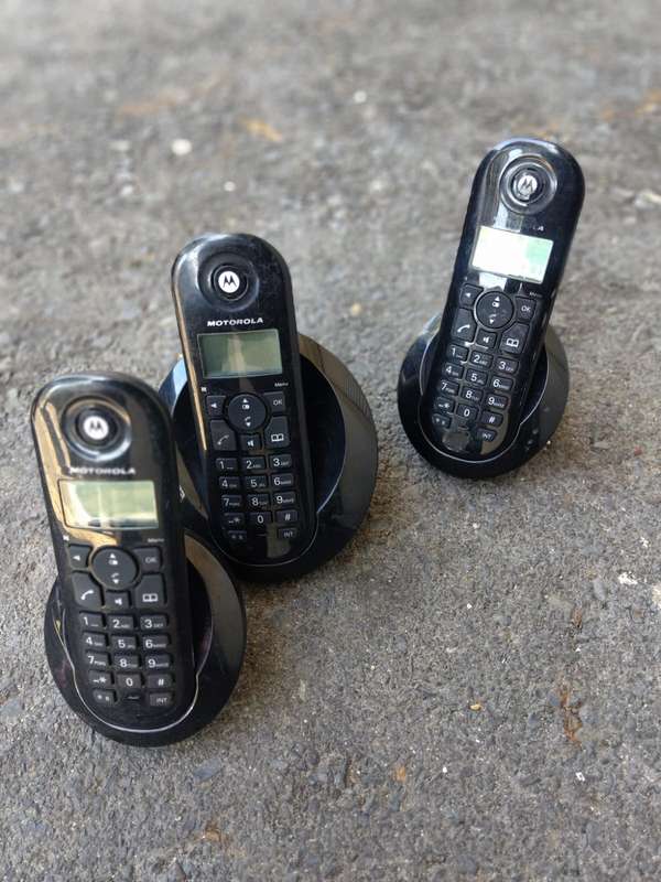 Motorola C603b digital cordless 3 x telephone set with 3 x telephone bases