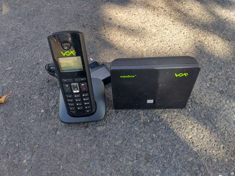 Vox Supafone - Cordless VoIP Phone + Base Station