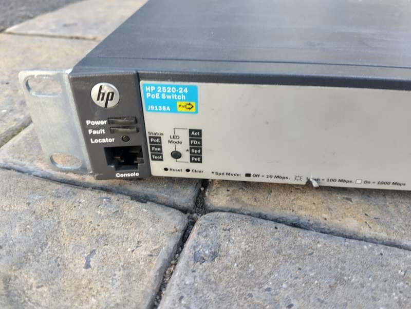 HP J9138A - HP Procurve 2520-24-PoE Switch