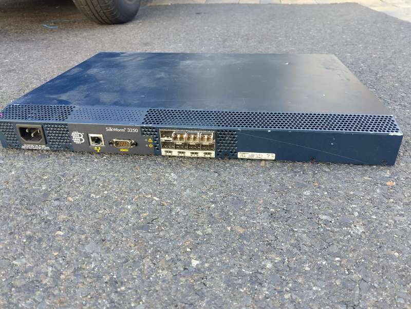 Brocade Silkworm 3250 8-Port Fibre Channel FC Network