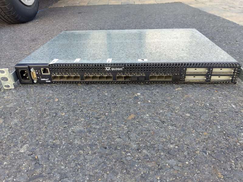 QLogic Model SANbox 5200 16-Port Fibre Channel Switch (E-E011-04-0791 A)