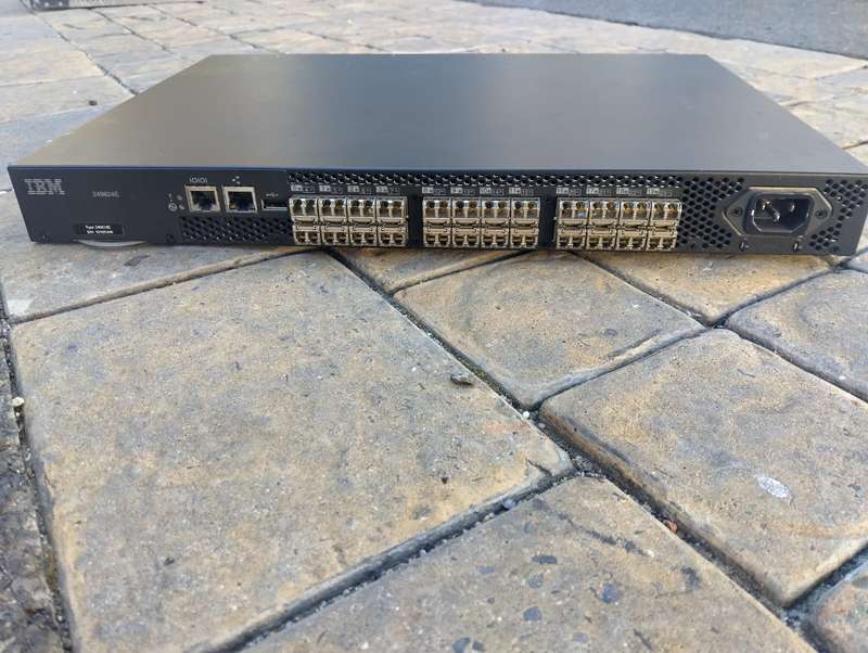 IBM System Storage (2498-B24/24E) 24-Ports External Switch
