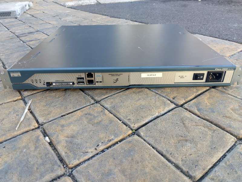 Cisco 2800 Series Integrated Services Router (Model: 2811)