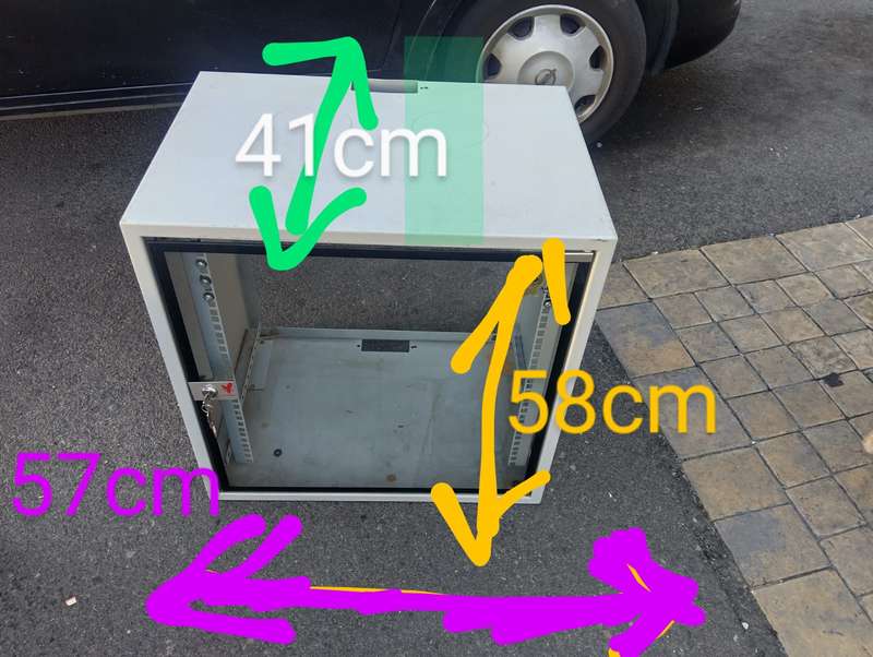 9U Server Cabinet Glass Door with Key (57 x 41 x 58 cm)
