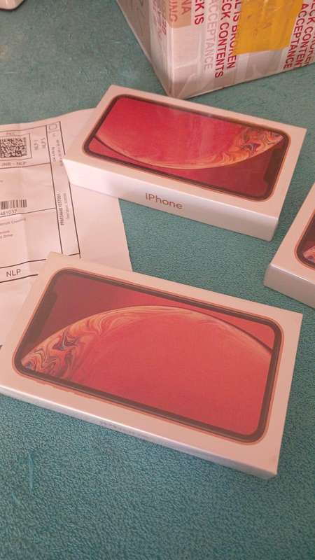iPhone XR 64GB Coral