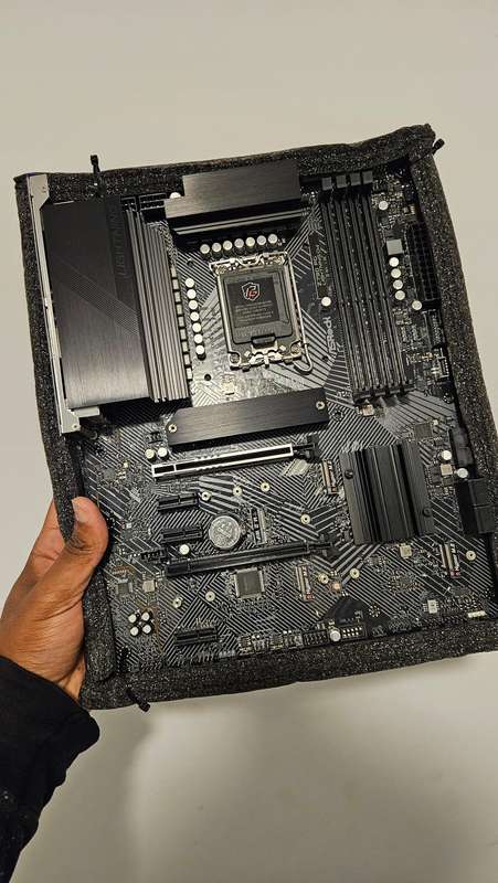 Asrock z790 pg lightning motherboard d4 with 16gb ddr4 | Intel Wi-Fi 6E + Bluetooth NVMe Card + 850W