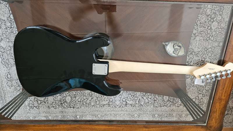 Squier by Fender Stratocaster - Black