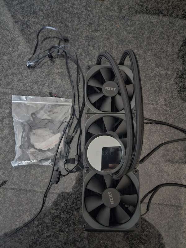 NZXT Kraken X73 360mm RGB AIO Liquid CPU Cooler ( not powering on )