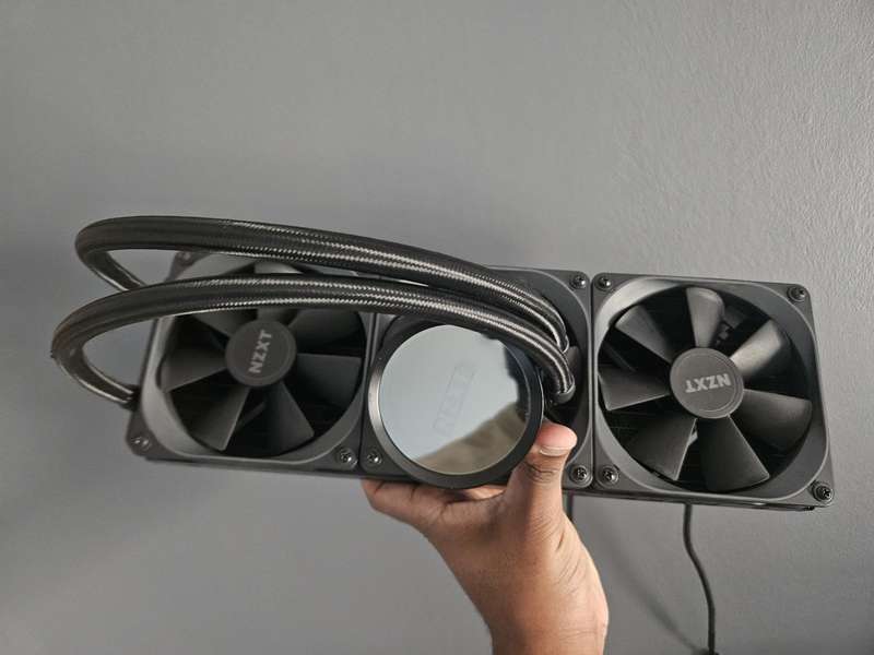 NZXT Kraken X73 360mm RGB AIO Liquid CPU Cooler ( not powering on )