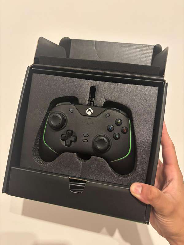 Razer Wolverine V2 Wired Controller  Xbox Series X | Open Box  Brand New!