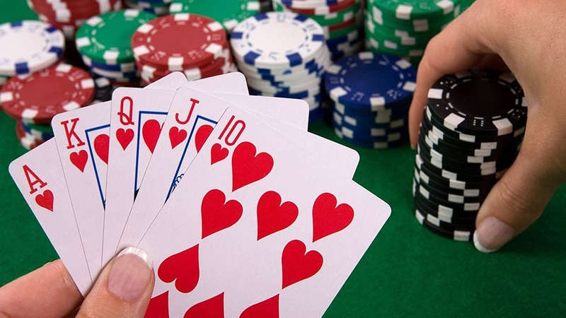 Poker Set 300 Pieces with Aluminum Case, 2 Decks of Cards, Dealer Button, 5 Dic