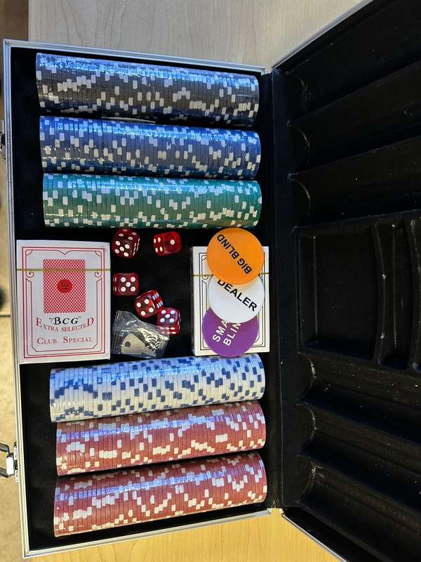 Poker Set 300 Pieces with Aluminum Case, 2 Decks of Cards, Dealer Button, 5 Dic