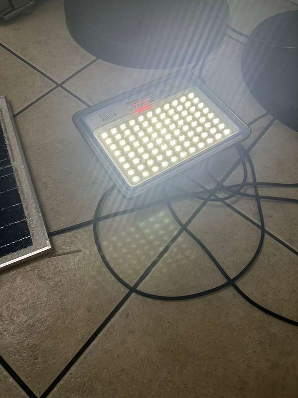 600W Solar Powered LED Flood Light With Panel & Remote-IP66