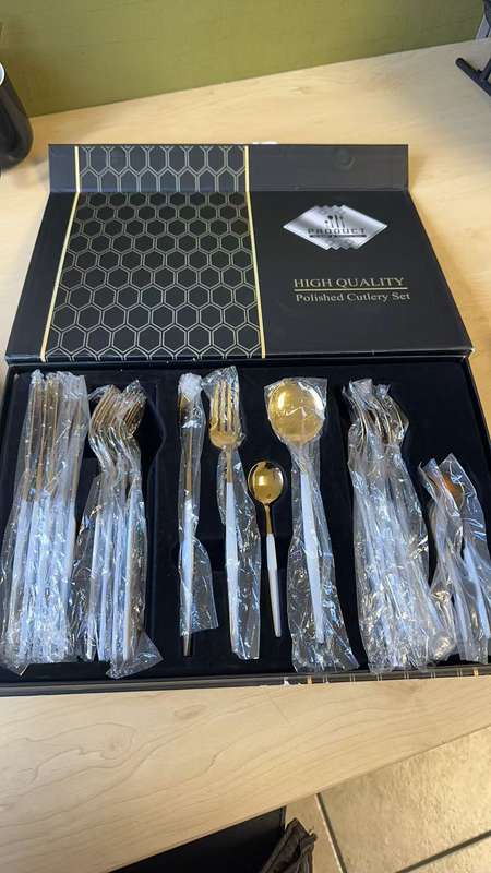 24 Piece Stainless Steel Cutlery Set - White & Gold