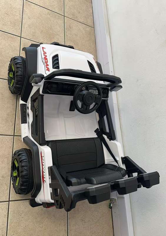 Hyundai High Quality Large Kids Electric Car 12V - White