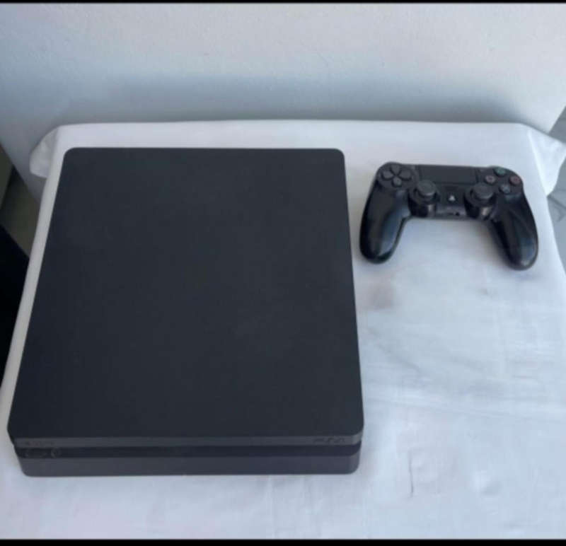 Playstation 4 slim 1TB