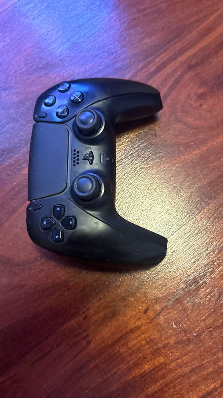 Playstation 5 disc edition 2 remotes and ssd