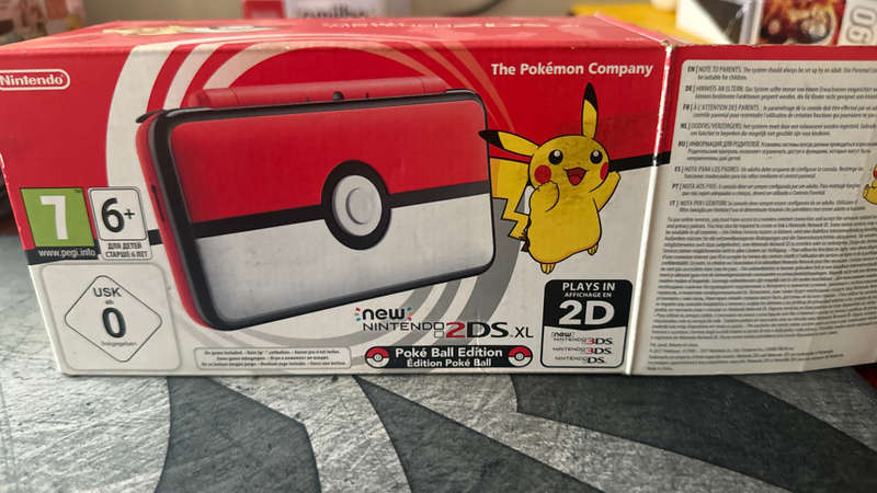 Nintendo 2ds XL poke ball edition