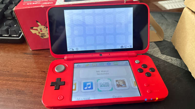 Nintendo 2ds XL poke ball edition