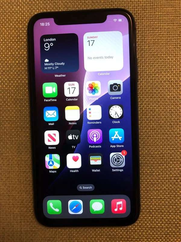 iPhone 11 Black 64Gb Original - Good Condition