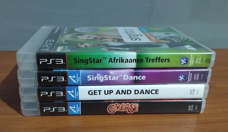 PlayStation 3 MOVE SingStar and Dance Bundle