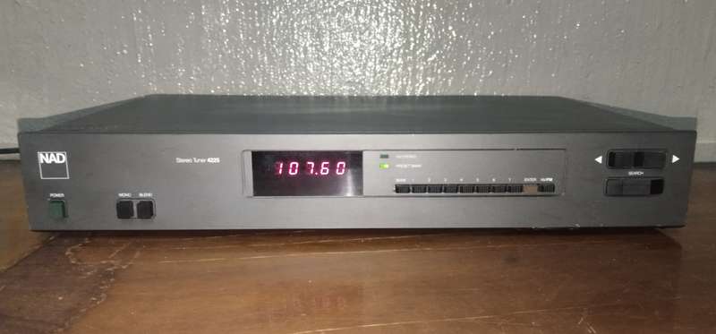 NAD 4225 Stereo Tuner