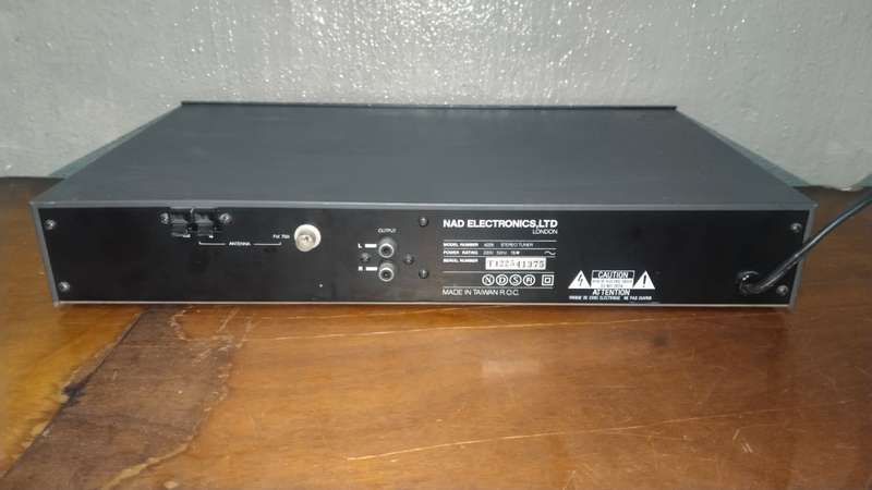 NAD 4225 Stereo Tuner